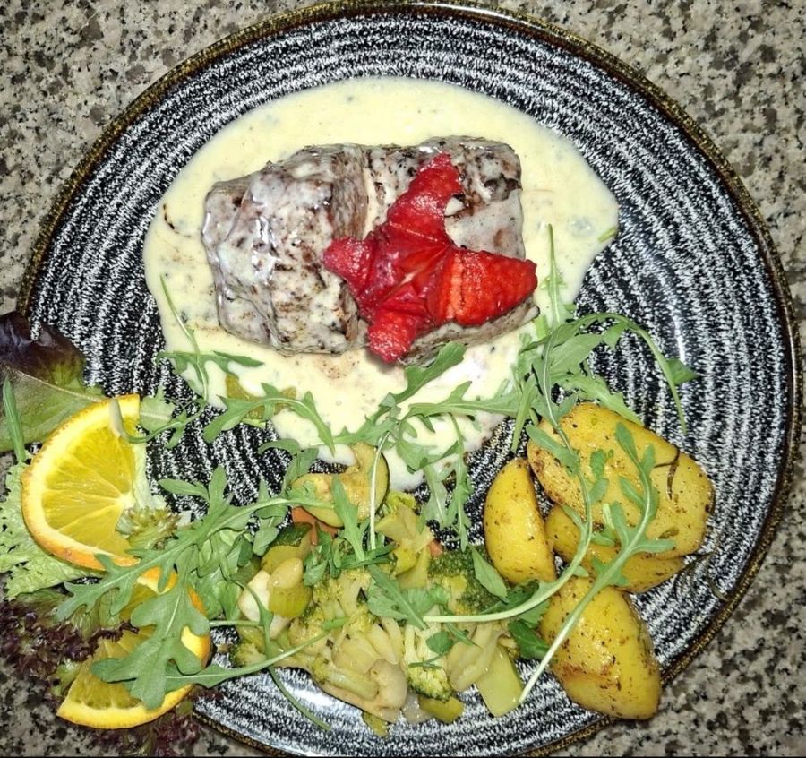 Filet in heller Sauce mit Rosmarinkartoffeln